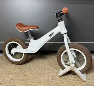 Beige Painting 12-Inch Aluminium Frame Balance Bike with Wide Rubber Tires Toddler Running and Bike Exercise for Children