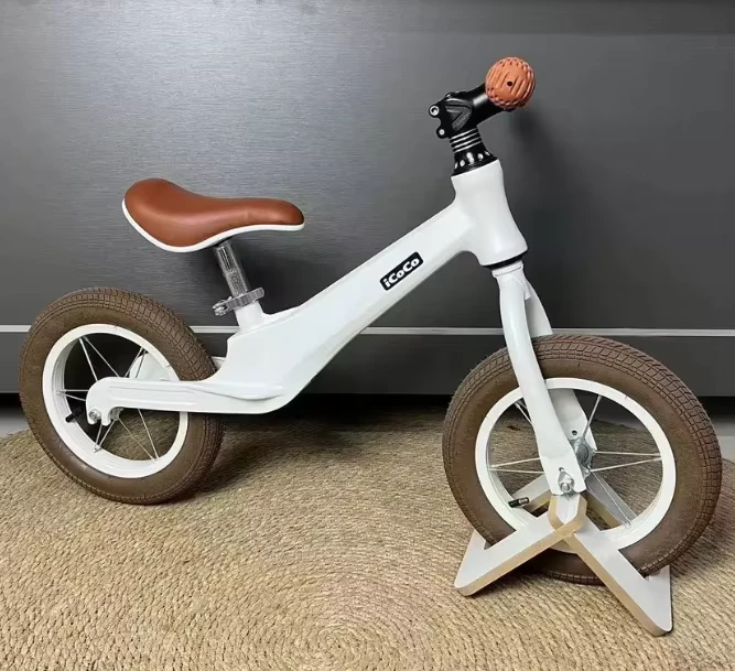 Beige Painting 12-Inch Aluminium Frame Balance Bike with Wide Rubber Tires Toddler Running and Bike Exercise for Children